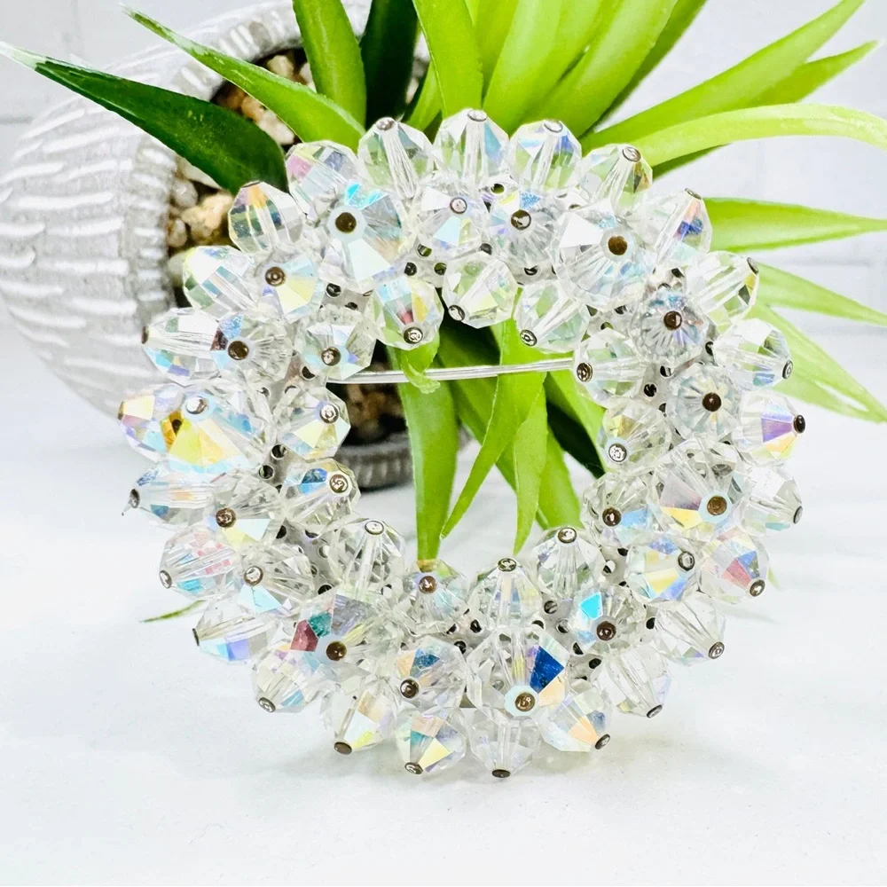 Vintage 50s Retro Aurora Borealis Faceted Crystal Bead Wreath Circle Brooch Pin